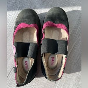 Umi girls shoes, toddler size 26.
